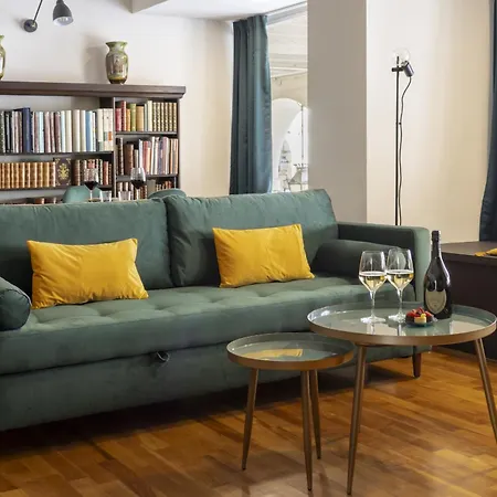 Apartment Bed & Books By Wonderful Italy Turin