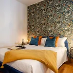 Bed & Books By Wonderful Italy