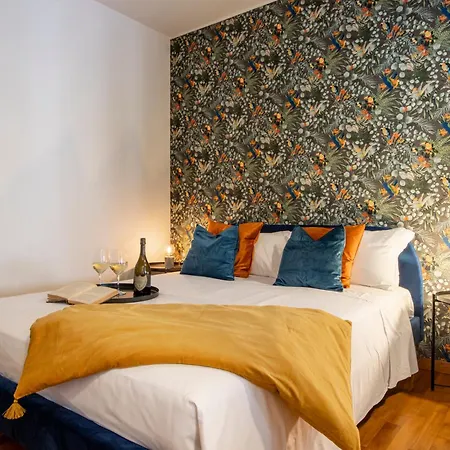 Bed & Books By Wonderful Italy